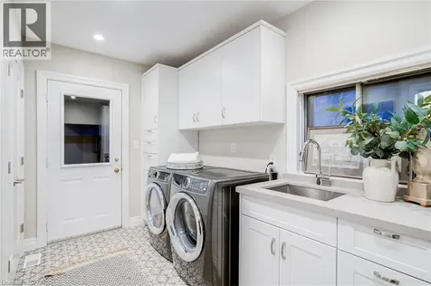 91 Mountain Park Avenue Hamilton ON L9A 1A1
