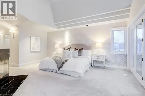 91 Mountain Park Avenue Hamilton ON L9A 1A1