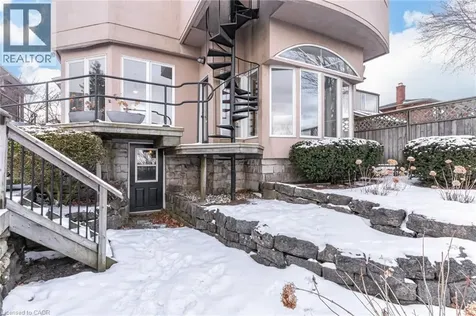 91 Mountain Park Avenue Hamilton ON L9A 1A1
