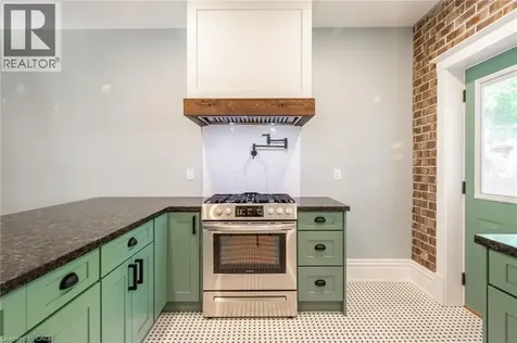 11 Lorne Avenue Hamilton ON L8M 2X5