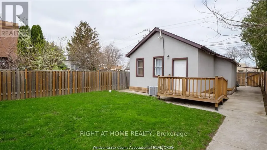 762 Aylmer Avenue East Windsor ON N9A 1V3