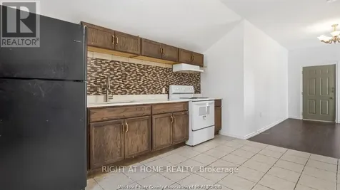 762 Aylmer Avenue East Windsor ON N9A 1V3