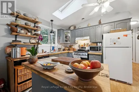 10 Spruce Avenue Puslinch ON N1B 2J0