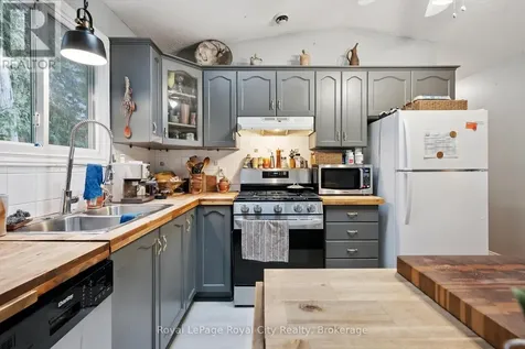 10 Spruce Avenue Puslinch ON N1B 2J0