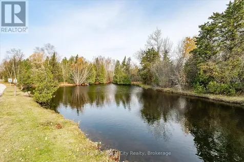 10 Spruce Avenue Puslinch ON N1B 2J0
