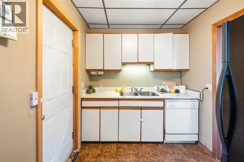 2136 Lincoln Road Windsor ON N8W 2R1