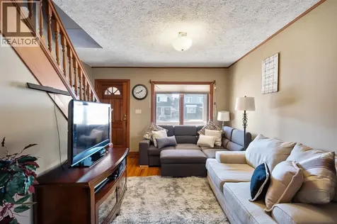 2136 Lincoln Road Windsor ON N8W 2R1