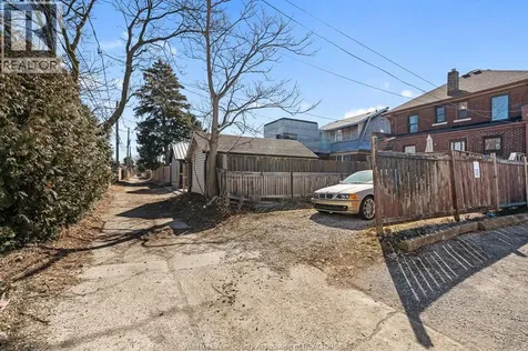 2136 Lincoln Road Windsor ON N8W 2R1