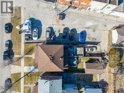 2136 Lincoln Road Windsor ON N8W 2R1
