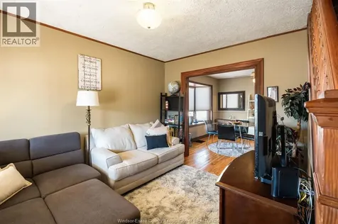 2136 Lincoln Road Windsor ON N8W 2R1