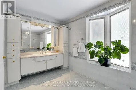 1712 Playfair Drive Ottawa ON K1H 5S6