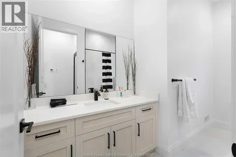 572 Lily Mac Boulevard Windsor ON N6E 3N7