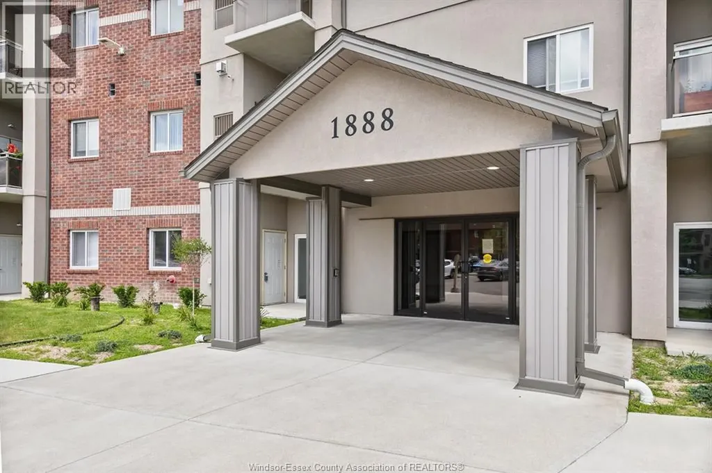 1888 Westview Lasalle ON N9H 0M1