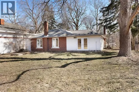132 Division Street North Kingsville ON N9Y 1E4
