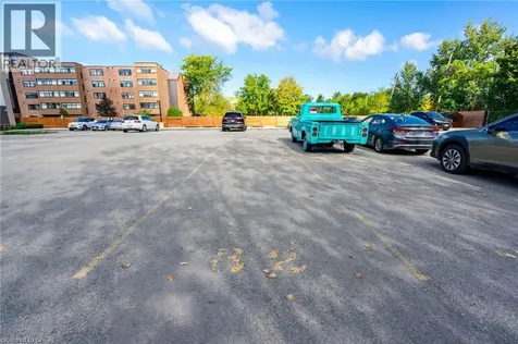 264 Oakdale Avenue St. Catharines ON L2P 2K4