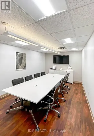 396 Cooper Street Ottawa ON K2P 2H7