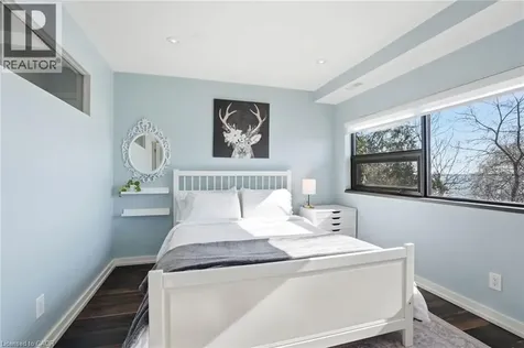 868 Danforth Place Burlington ON L7T 1S2