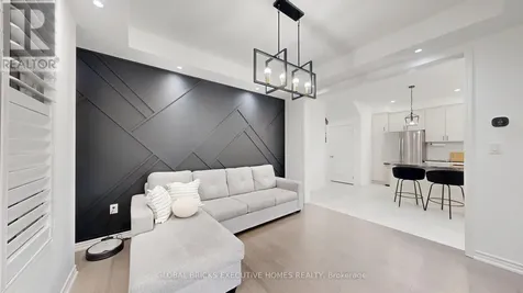 2885 Foxden Square Pickering ON L1X 0N9