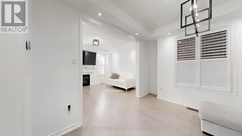2885 Foxden Square Pickering ON L1X 0N9