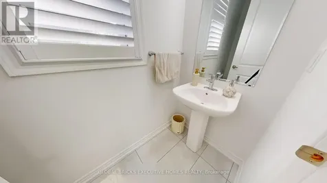 2885 Foxden Square Pickering ON L1X 0N9