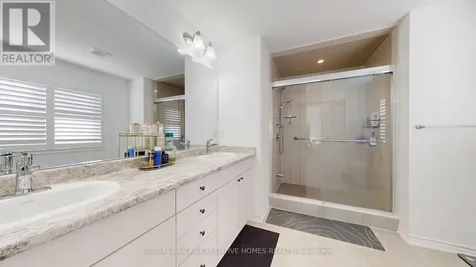 2885 Foxden Square Pickering ON L1X 0N9