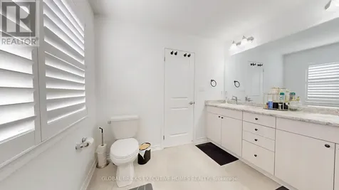 2885 Foxden Square Pickering ON L1X 0N9