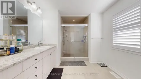 2885 Foxden Square Pickering ON L1X 0N9
