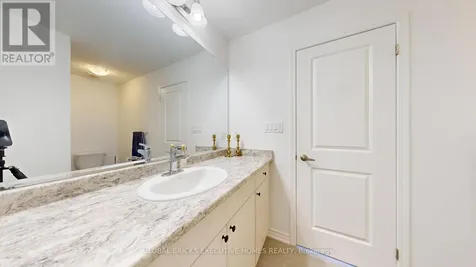 2885 Foxden Square Pickering ON L1X 0N9