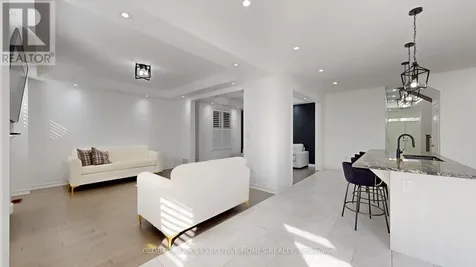 2885 Foxden Square Pickering ON L1X 0N9