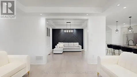 2885 Foxden Square Pickering ON L1X 0N9