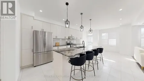 2885 Foxden Square Pickering ON L1X 0N9