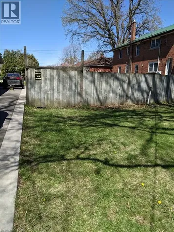 270 East 43rd Street Hamilton ON L8T 3E1