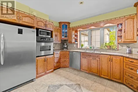 3115 Napperton Drive Adelaide Metcalfe ON N7G 3H8