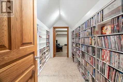 3115 Napperton Drive Adelaide Metcalfe ON N7G 3H8