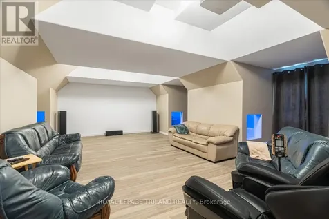 3115 Napperton Drive Adelaide Metcalfe ON N7G 3H8