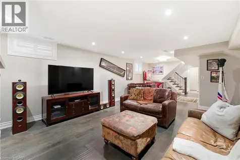 67 Alma Street Dundas ON L9H 2E3