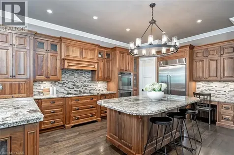 253 Rossmore Boulevard Burlington ON L7N 1R4