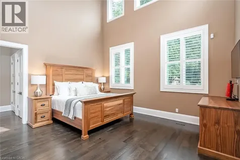 253 Rossmore Boulevard Burlington ON L7N 1R4