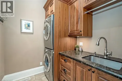 253 Rossmore Boulevard Burlington ON L7N 1R4