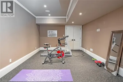 253 Rossmore Boulevard Burlington ON L7N 1R4