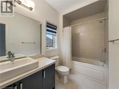 14 Brewis Street Paris ON N3L 3E3