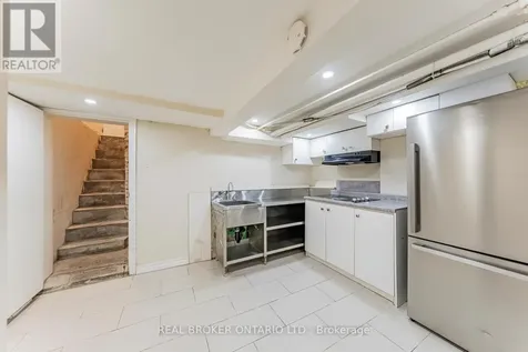 3212 Danforth Avenue Toronto (oakridge) ON M1L 1C1