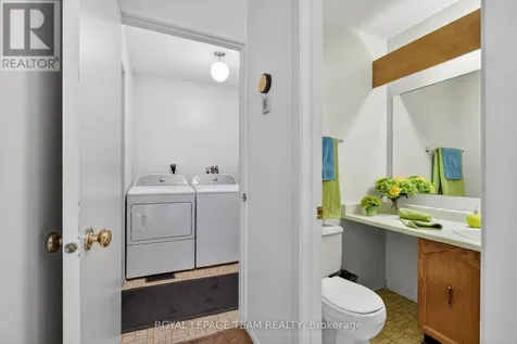 97 Huntsman Crescent Ottawa ON K2M 1H8