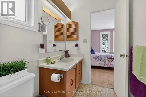 97 Huntsman Crescent Ottawa ON K2M 1H8