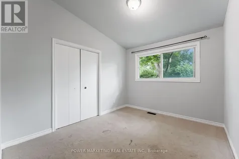 935 Goren Avenue Ottawa ON K1S 1N4