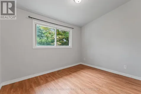 935 Goren Avenue Ottawa ON K1S 1N4