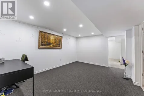 935 Goren Avenue Ottawa ON K1S 1N4