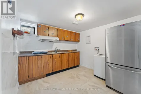 935 Goren Avenue Ottawa ON K1S 1N4
