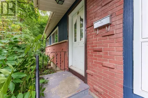 935 Goren Avenue Ottawa ON K1S 1N4