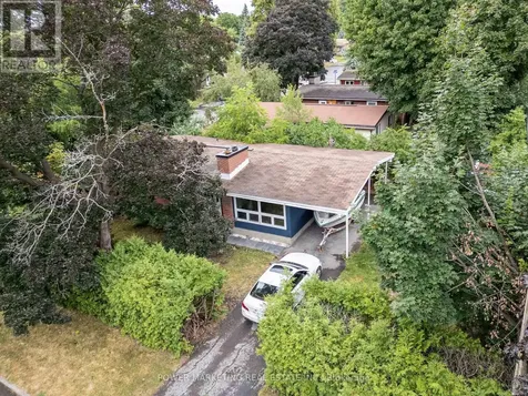 935 Goren Avenue Ottawa ON K1S 1N4